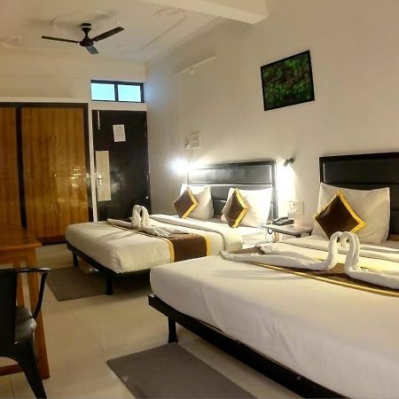 Holidayy Inn Allāhābād Junction Eksteriør billede