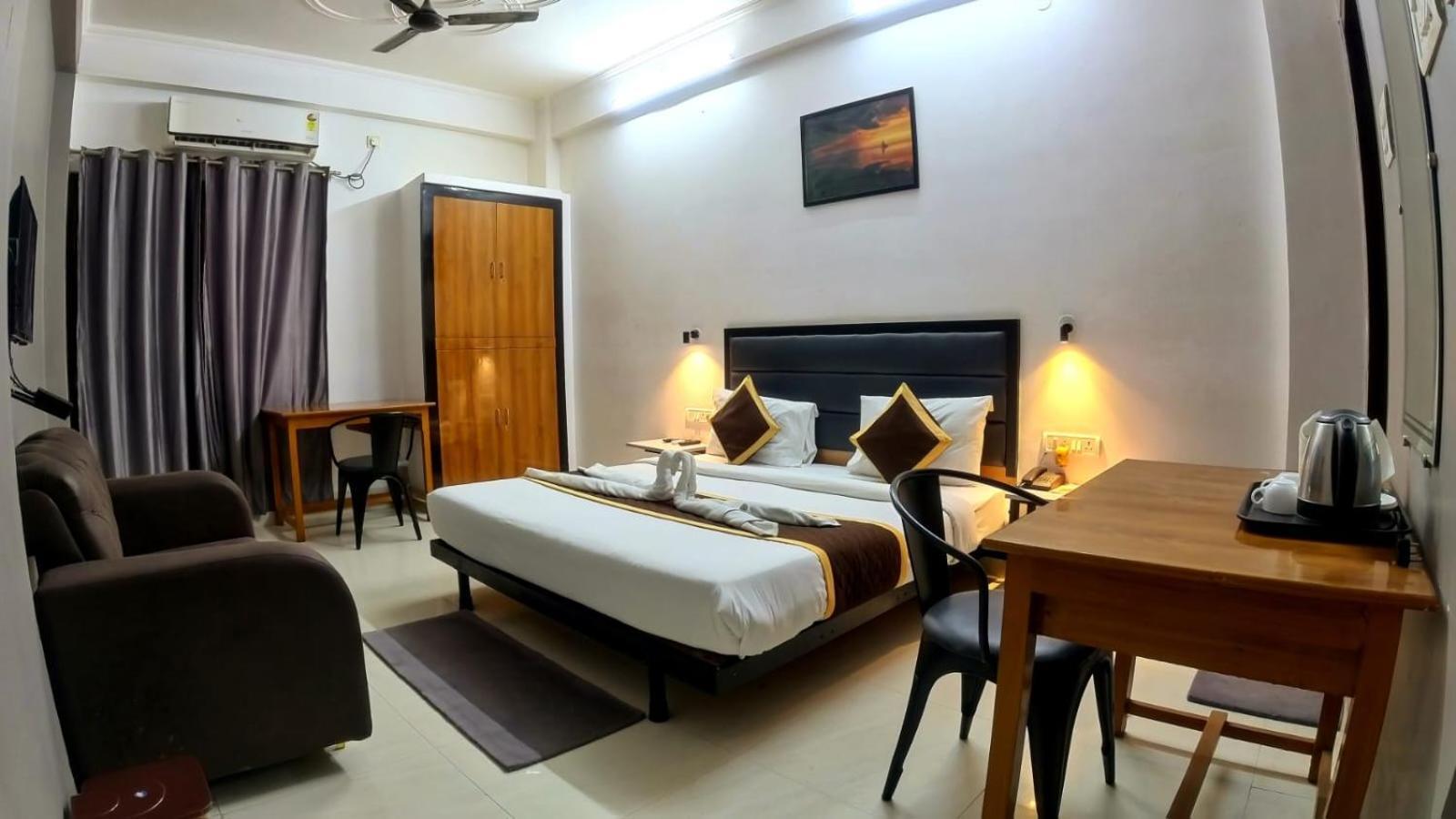 Holidayy Inn Allāhābād Junction Eksteriør billede