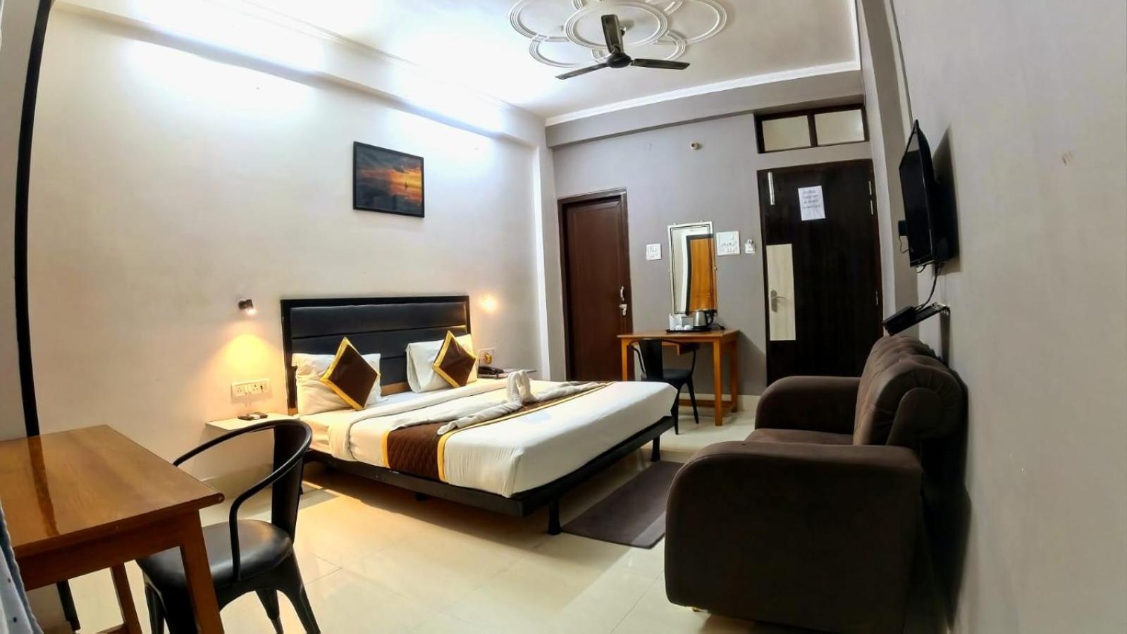 Holidayy Inn Allāhābād Junction Eksteriør billede