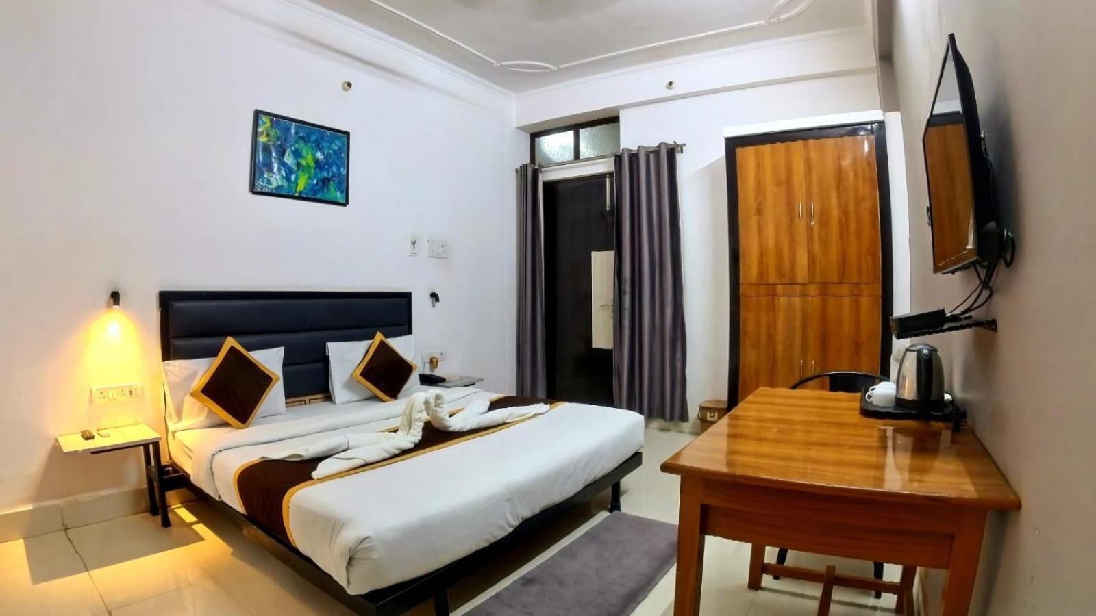 Holidayy Inn Allāhābād Junction Eksteriør billede