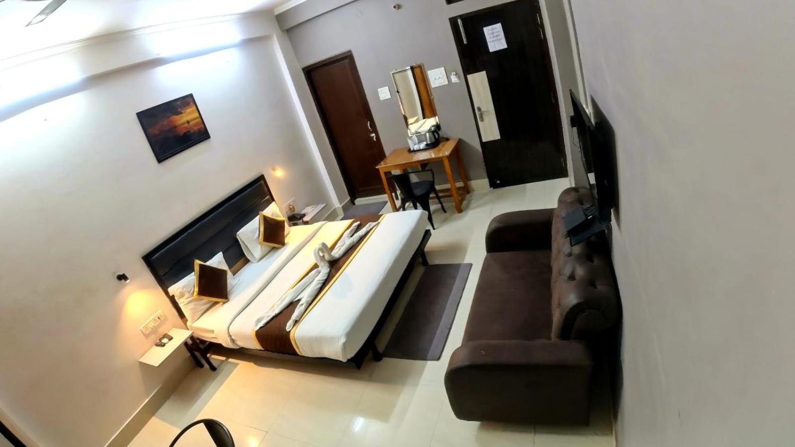 Holidayy Inn Allāhābād Junction Eksteriør billede