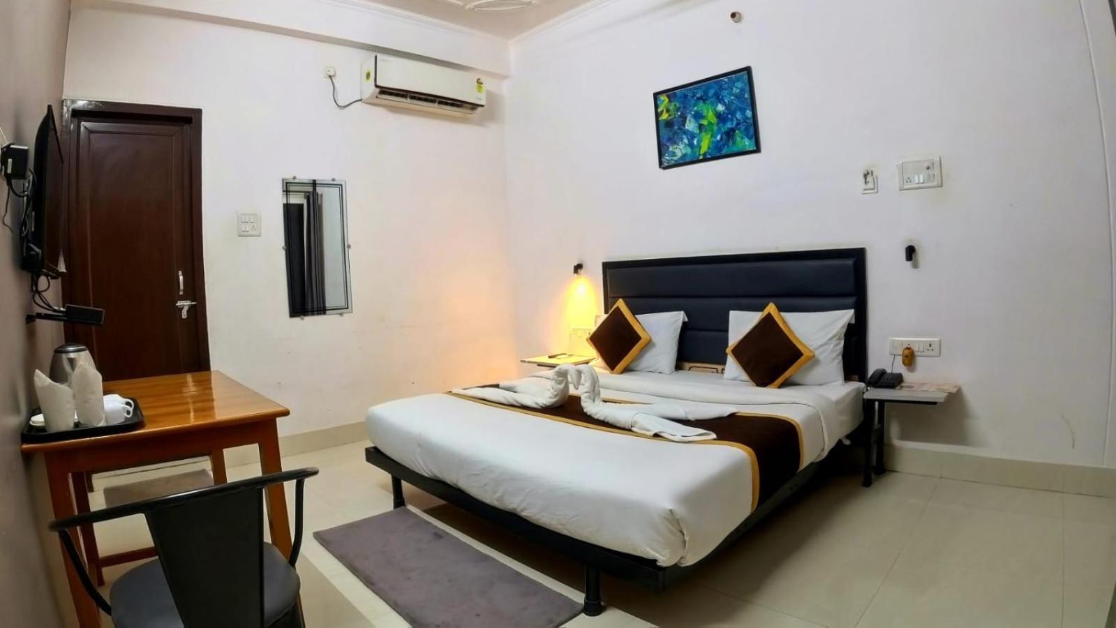Holidayy Inn Allāhābād Junction Eksteriør billede