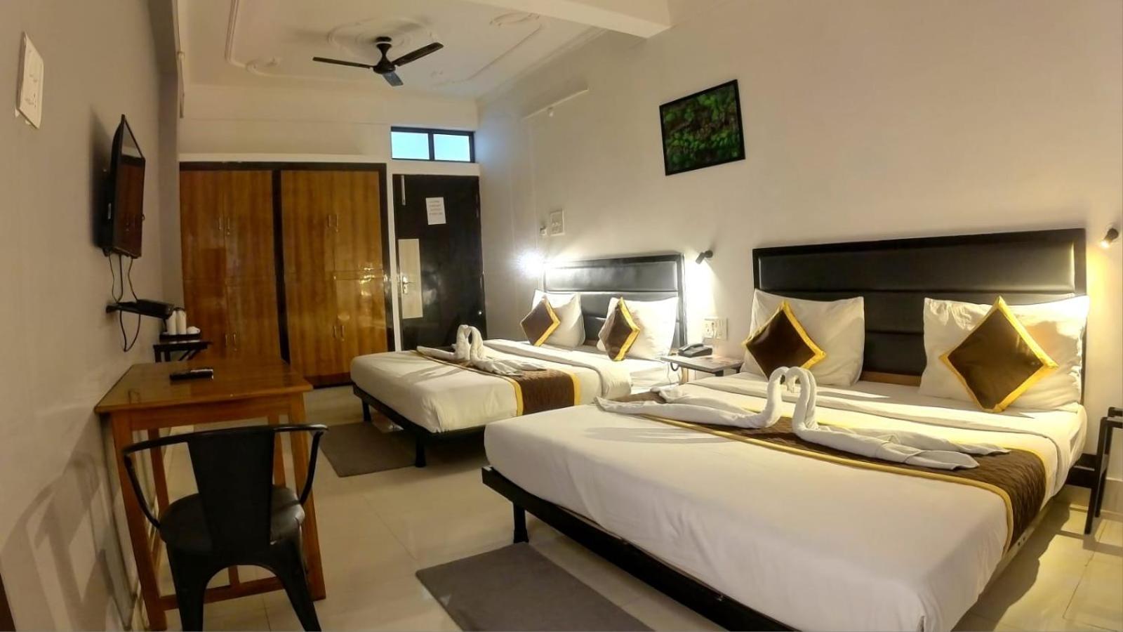 Holidayy Inn Allāhābād Junction Eksteriør billede