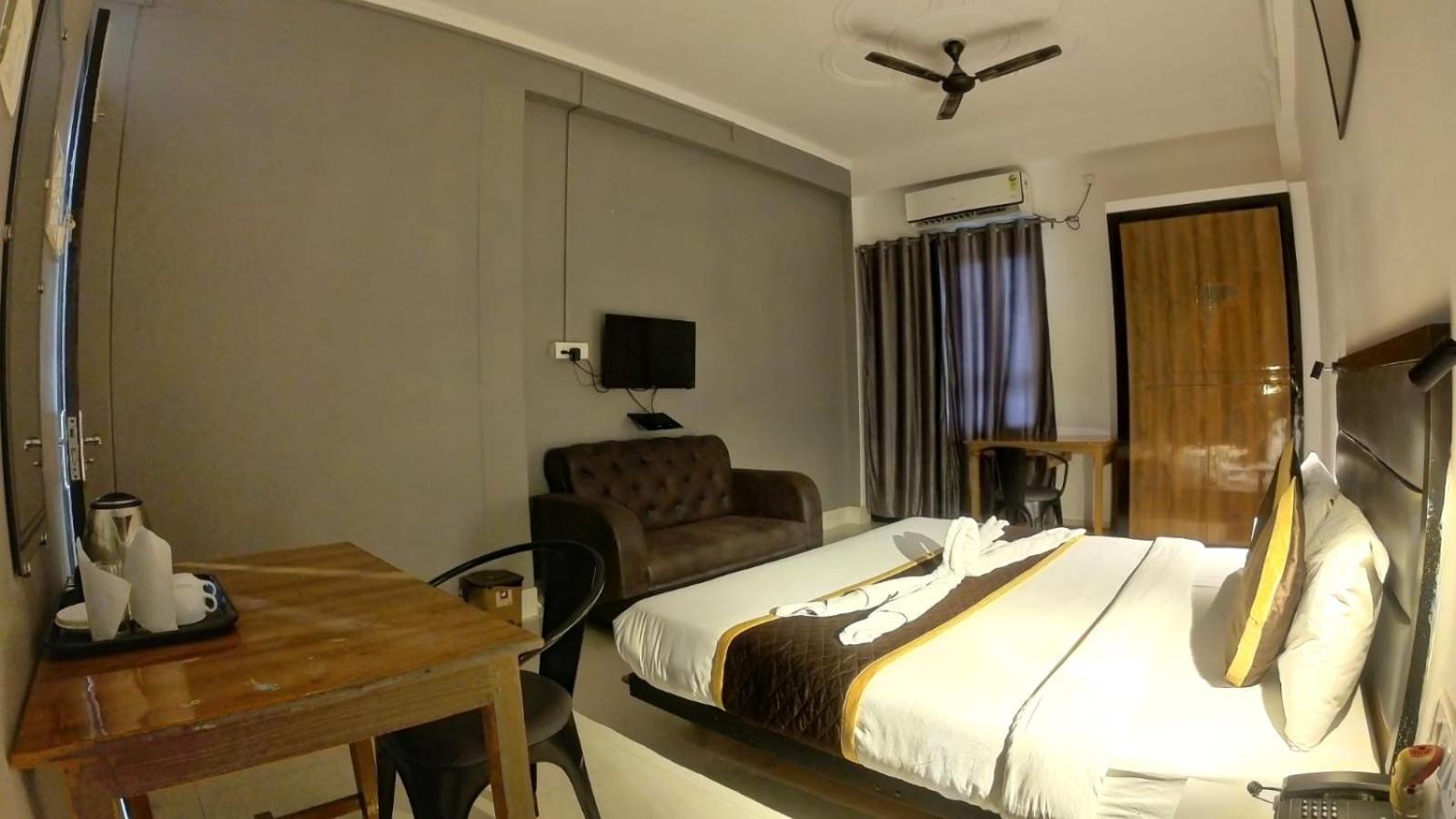 Holidayy Inn Allāhābād Junction Eksteriør billede